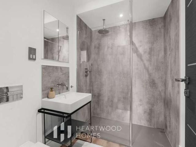 Flat for sale in St Albans, Five Acres