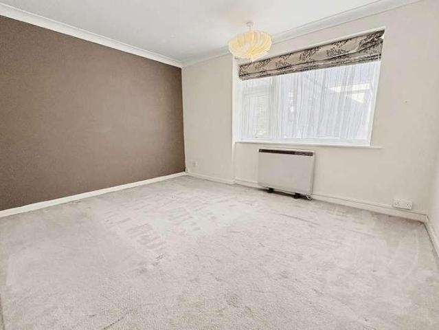Flat for sale in Southbourne, Bournemouth