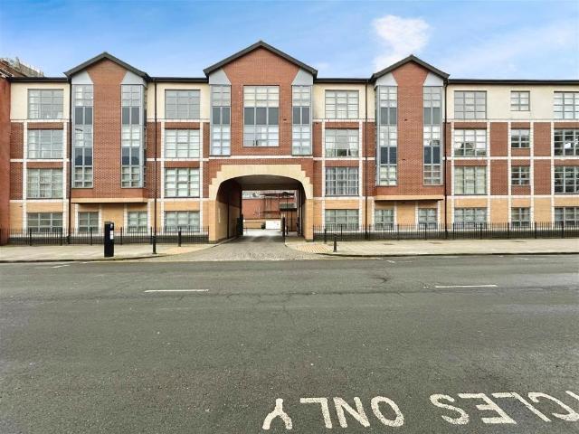 Flat for sale in Old Town, Hull