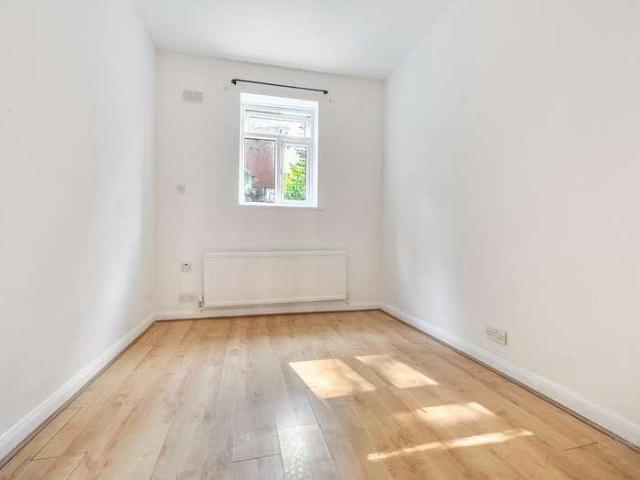 Flat for sale in Kenton, Greater London