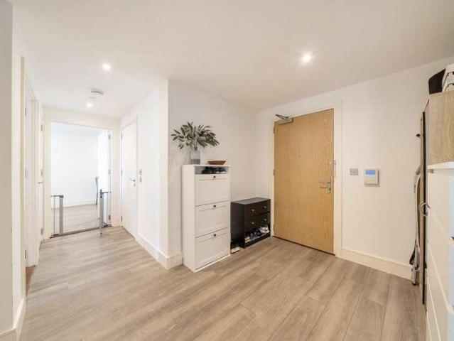 Flat for sale in Yiewsley, Greater London