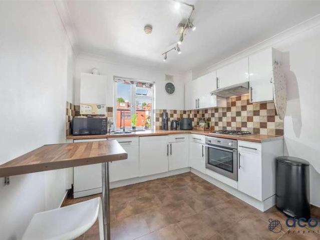 Flat for sale in Kingsbury, Greater London