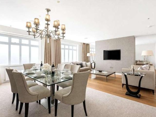 Flat for sale in Paddington, Greater London