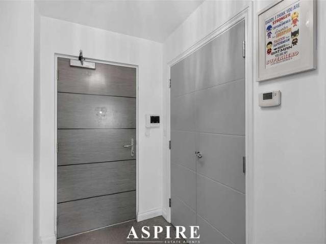 Flat for sale in Bread and Cheese Hill, Castle Point
