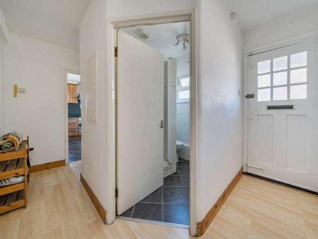 Flat for sale in London Borough of Ealing, Greater London