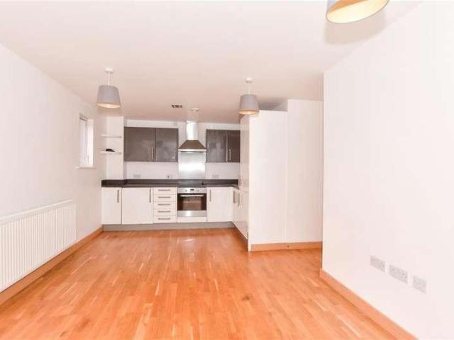 Flat for sale in South Street, The Bridge
