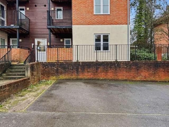 Flat for sale in St Cross, Hampshire
