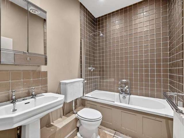 Flat for sale in Belsize Park, Greater London