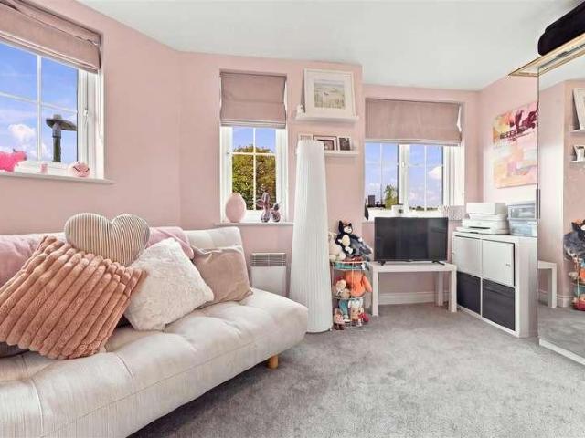 Flat for sale in Foxholes, East Hertfordshire