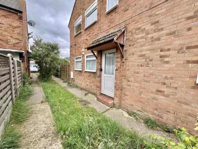 Flat for sale in Yeading, Greater London