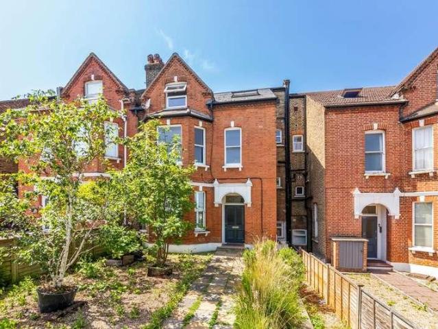 Flat for sale in West Norwood, Greater London
