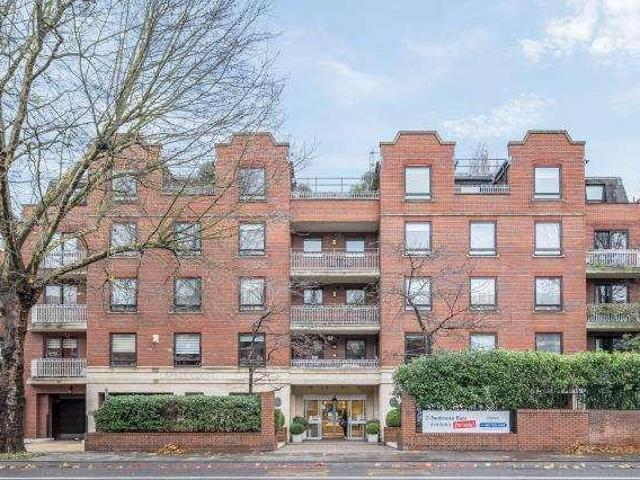 Flat for sale in West Hampstead, Greater London