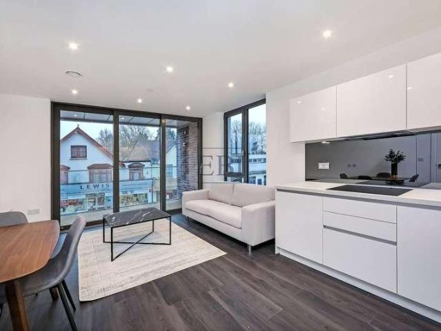 Flat for sale in Lower Halliford, Surrey