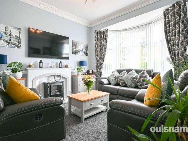 Flat for sale in Halesowen, West Midlands