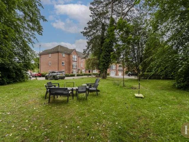 Flat for sale in Harborne, West Midlands