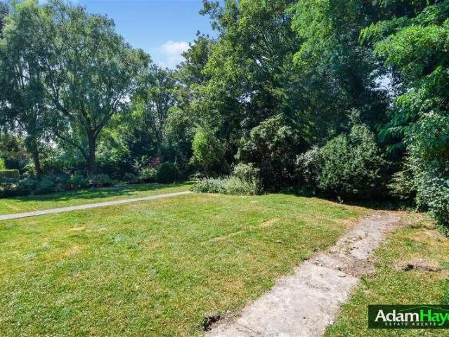 Flat for sale in Finchley, Greater London