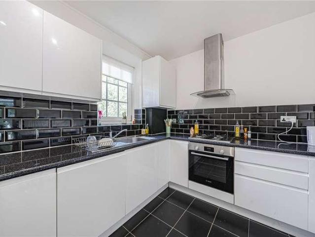 Flat for sale in Bermondsey, Greater London