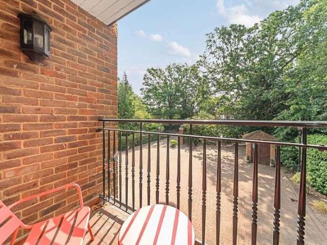 Flat for sale in Sheerwater, Woking
