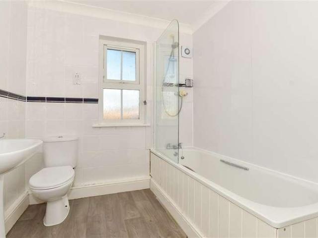 Flat for sale in Cranleigh, Waverley