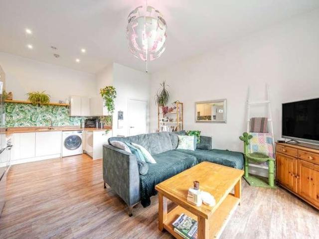 Flat for sale in Guildford Park, Westborough