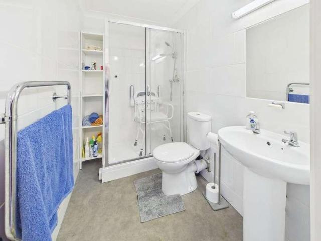 Flat for sale in Hillview, Surrey