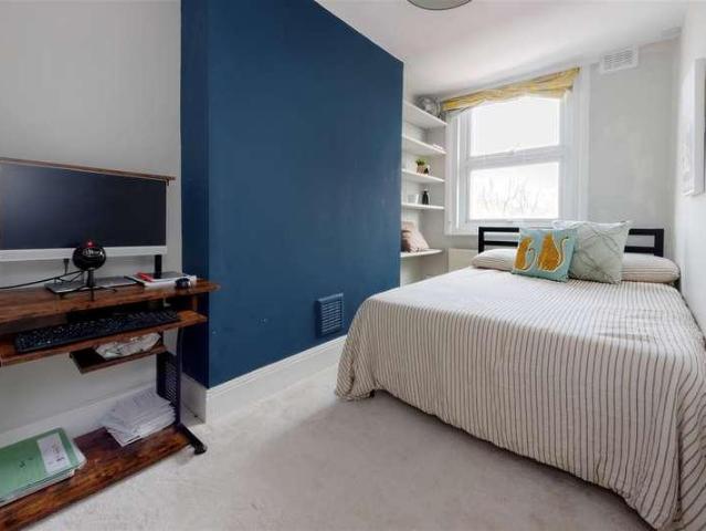 Flat for sale in Gospel Oak, Greater London