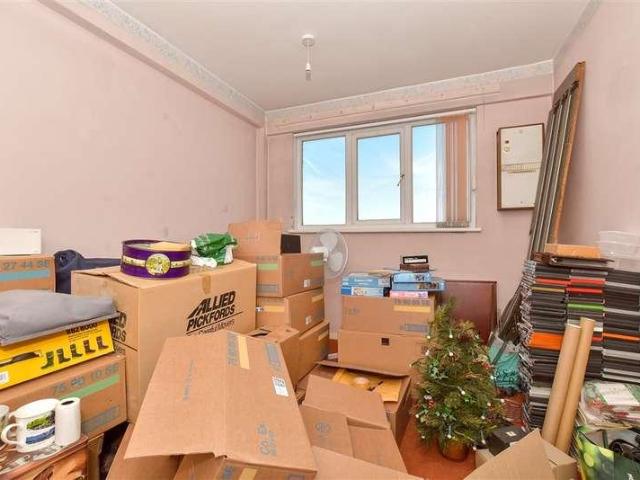 Flat for sale in Clarendon, Ash