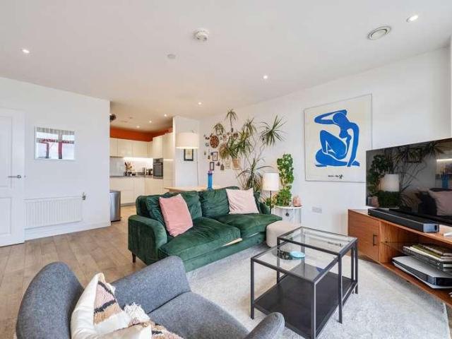 Flat for sale in Poplar Grove, Greater London