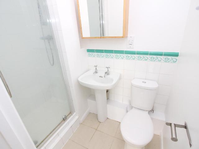 Flat for sale in Norbiton, Greater London