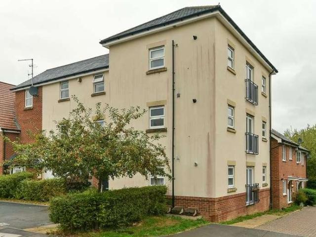Flat for sale in Southwater, Horsham