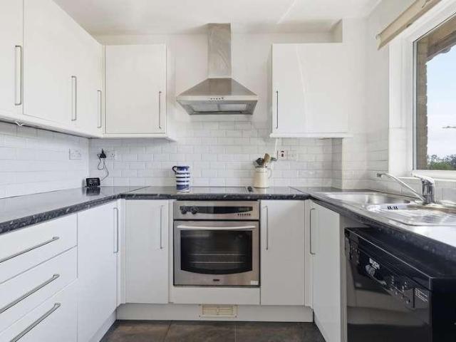 Flat for sale in Wanstead, Greater London
