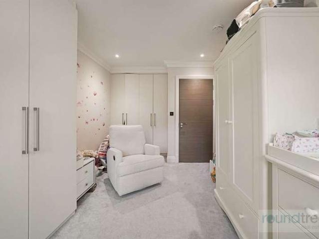 Flat for sale in Hendon, Greater London