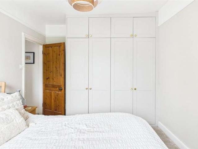 Flat for sale in Herne Hill, Greater London