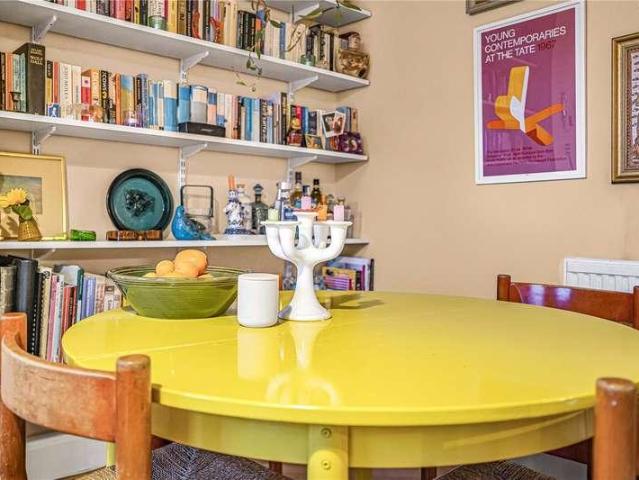 Flat for sale in Cockfosters, Greater London