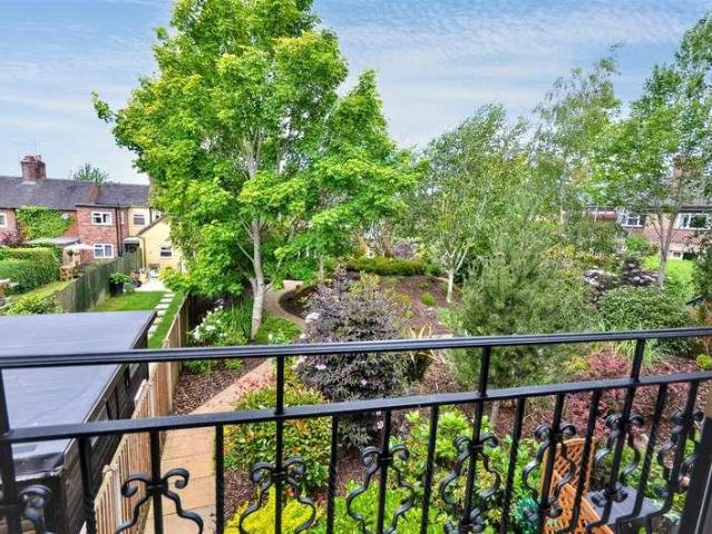 Flat for sale in Stone, Baswich