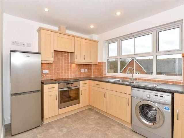 Flat for sale in The Bridge, Kent