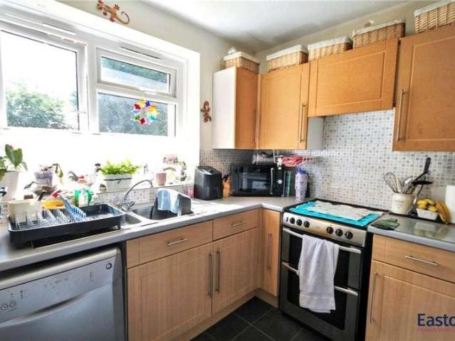 Flat for sale in Red Hill, Surrey