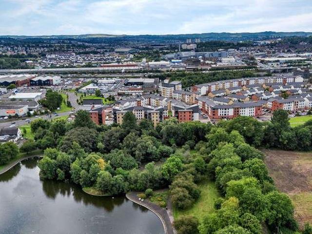 Flat for sale in Oatlands, Scotland