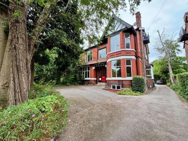 Flat for sale in Didsbury, Manchester