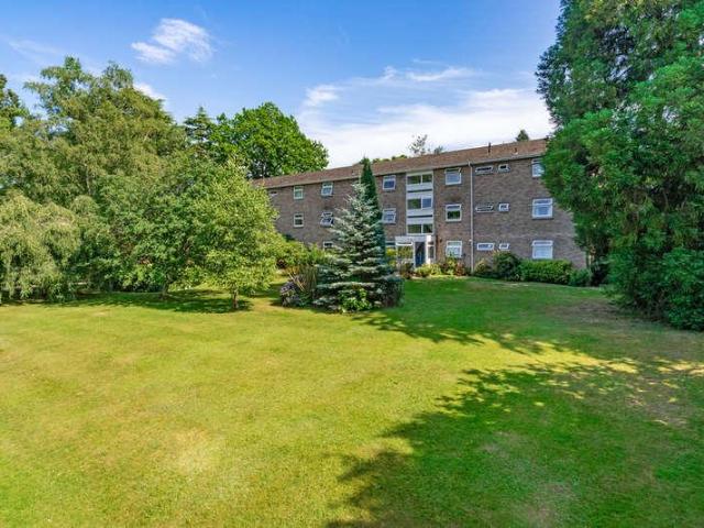 Flat for sale in St James, Sandown Park