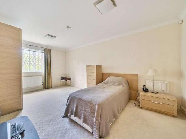 Flat for sale in London, Isle Of Man