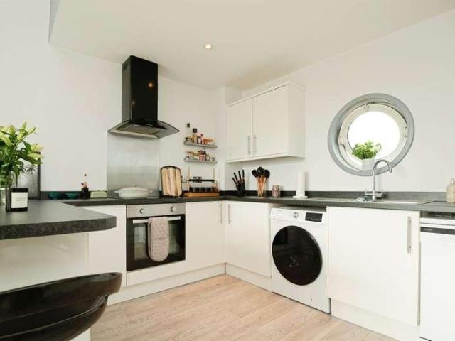 Flat for sale in Cardiff International Sports Village, Falcon Lodge