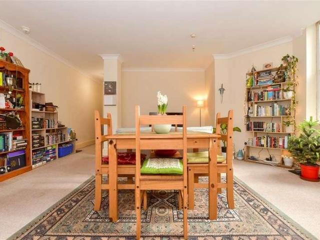 Flat for sale in Clarendon, Ash