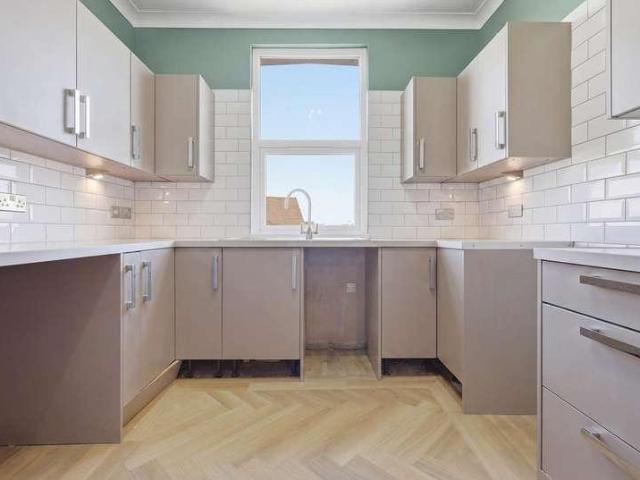 Flat for sale in Alton Barnes, Essex