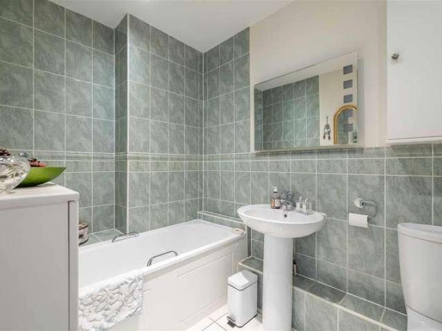 Flat for sale in Clewer Village, Windsor