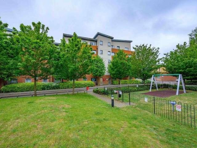 Flat for sale in St Albans, Five Acres