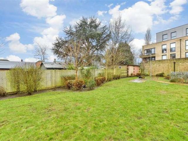 Flat for sale in South Croydon, Sanderstead
