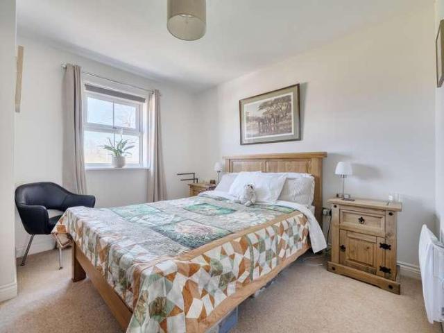 Flat for sale in Shinfield