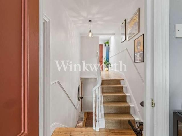 Flat for sale in Harringay, Greater London