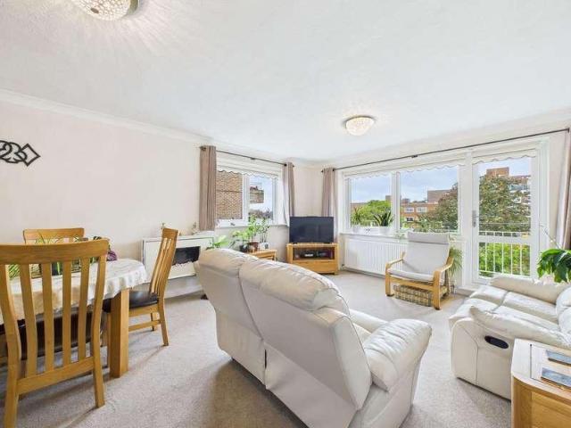 Flat for sale in West Worthing, Worthing
